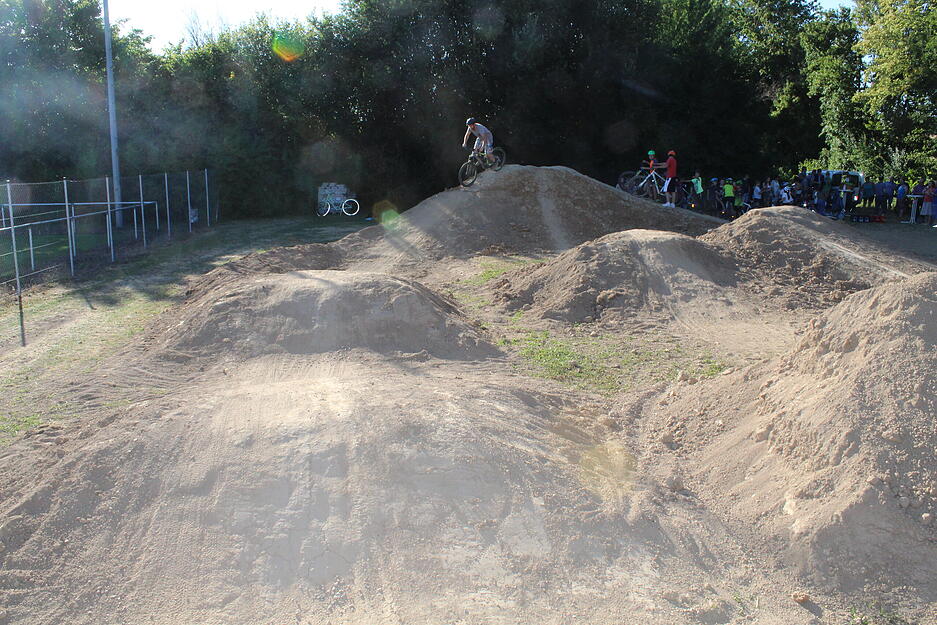 Biker auf dem neuen Pumptrack in Berwangen