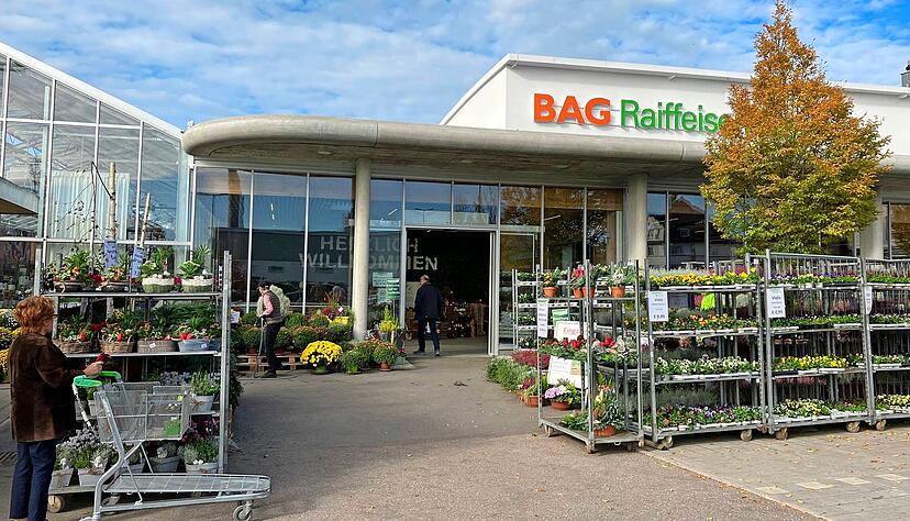 Der um 200 Quadratmeter erweiterte BAG-Markt in Öhringen kommt bei den Kunden gut an. Die einjährige Bauzeit fand während des laufenden Betriebs statt. Der um 200 Quadratmeter erweiterte BAG-Markt in Öhringen kommt bei den Kunden gut an. Die einjährige Bauzeit fand während des laufenden Betriebs statt.