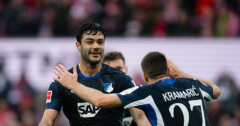 Hoffenheims Torsch&uuml;tze Ozan Kabak und Andrej Kramarić jubeln nach dem Treffer zum 1:1-Ausgleich.