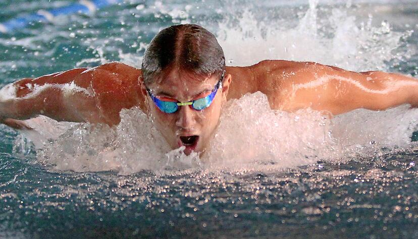 Daniel Pinneker zählt zu den hoffnungsvollen deutschen Schwimmtalenten und will sich über die Neckarsulmer Sport-Union seinen Traum von Olympia erfüllen.
Fotos: Bertok Daniel Pinneker zählt zu den hoffnungsvollen deutschen Schwimmtalenten und will sich über die Neckarsulmer Sport-Union seinen Traum von Olympia erfüllen.
Fotos: Bertok