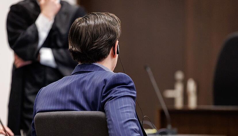 Nach der Tat floh der Angeklagte laut den Ermittlungen mit seinen Begleitern nach Frankreich, wo er sich der Polizei stellte. (Archivbild) Nach der Tat floh der Angeklagte laut den Ermittlungen mit seinen Begleitern nach Frankreich, wo er sich der Polizei stellte. (Archivbild)