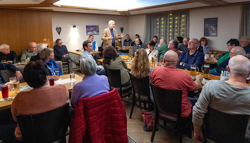 Aufbruch L&ouml;wenstein und wie geht's weiter? Diese Frage diskutierte Stimme-Chefredakteur Uwe Ralf Heer bei der 117. Lokaltour mit zahlreichen B&uuml;rgern und Kommunalpolitikern.