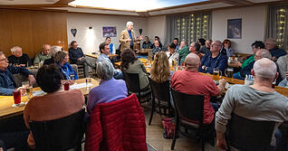 Aufbruch L&ouml;wenstein und wie geht's weiter? Diese Frage diskutierte Stimme-Chefredakteur Uwe Ralf Heer bei der 117. Lokaltour mit zahlreichen B&uuml;rgern und Kommunalpolitikern.