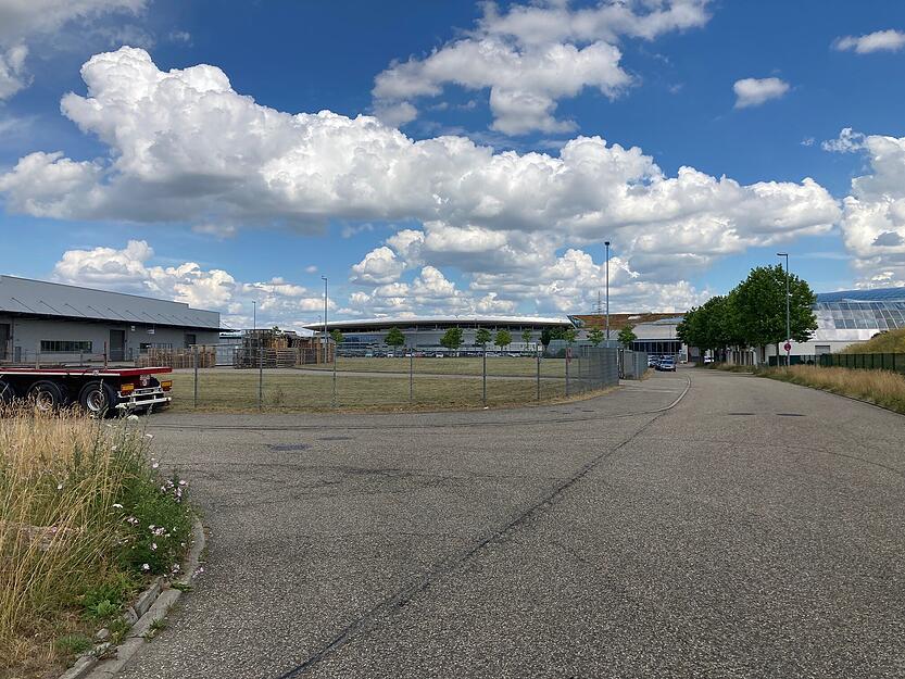 Die Kreuzung Annagrund und Hummelberg. Im Hintergrund die Badewelt.