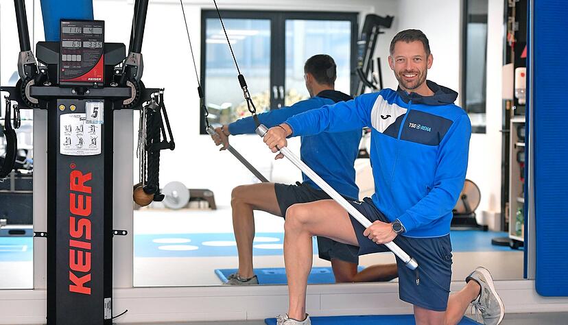 Bernd Steinhoff macht die &Uuml;bungen, mit denen er andere qu&auml;lt, selbst. Um authentisch zu sein, m&uuml;sse er wissen, wo es wehtut.  
Foto: Mario Berger