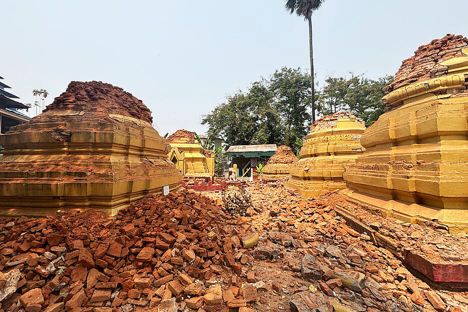 Beschädigte Pagoden sind nach einem Erdbeben in Naypyitaw, Myanmar, zu sehen.