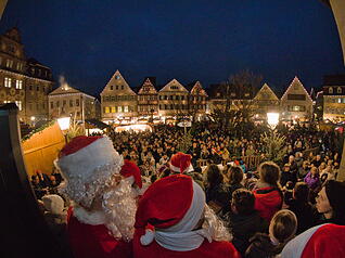 Der Öhringer Weihnachtsmarkt wurde am Freitagabend eröffnet.