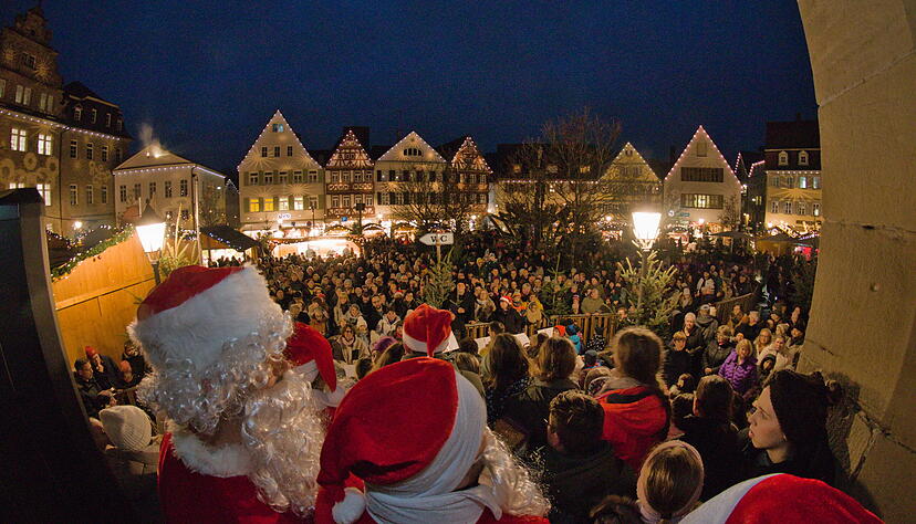 Der Öhringer Weihnachtsmarkt wurde am Freitagabend eröffnet. Der Öhringer Weihnachtsmarkt wurde am Freitagabend eröffnet.