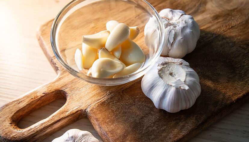 Fazit: Der Knoblauch ist schnell gesch&auml;lt und bereit f&uuml;r die Weiterverarbeitung.