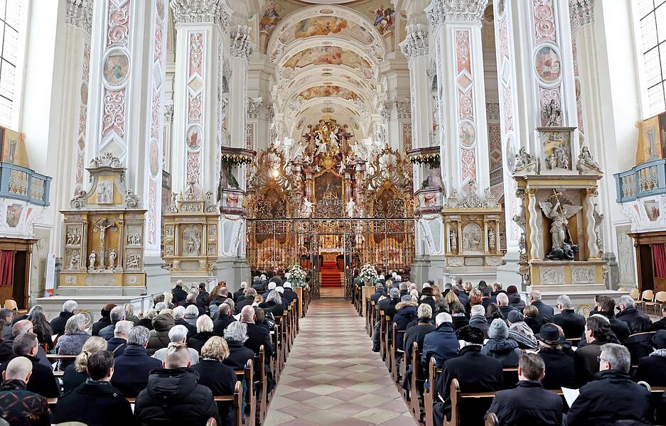 März: Trauerfeier für Alexandra Freifrau von Berlichingen-Jagsthausen im Kloster Schöntal. März: Trauerfeier für Alexandra Freifrau von Berlichingen-Jagsthausen im Kloster Schöntal.