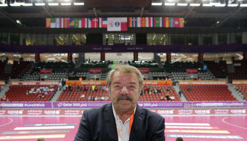 Manfred Prause setzt bei der WM die Schiedsrichter an. Foto: Axel Heimken Manfred Prause setzt bei der WM die Schiedsrichter an. Foto: Axel Heimken