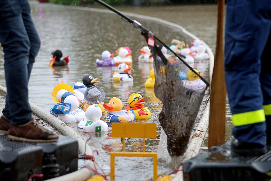 Den Erlös der wohltätigen Aktion konnte der aktuelle Tablerpräsident Lukas Bolz kurz nach dem Rennen noch nicht beziffern, es sei aber mehr als im Vorjahr, freute er sich: "Und das trotz des schlechten Wetters." Den Erlös der wohltätigen Aktion konnte der aktuelle Tablerpräsident Lukas Bolz kurz nach dem Rennen noch nicht beziffern, es sei aber mehr als im Vorjahr, freute er sich: "Und das trotz des schlechten Wetters."