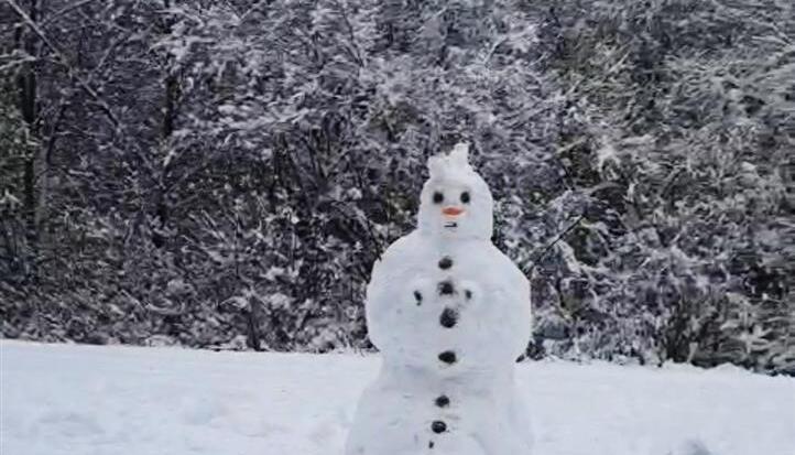 An der Öhringer Schule steht nun ein Schneemann – der Unterricht ist allerdings schon beendet. An der Öhringer Schule steht nun ein Schneemann – der Unterricht ist allerdings schon beendet.