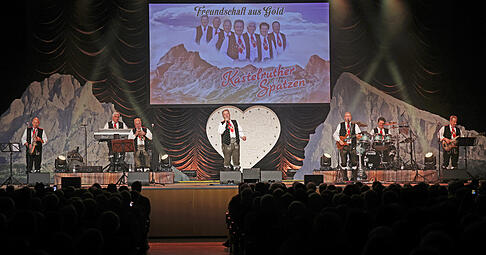Mit ihrem Programm "Herz und Heimat" w&auml;rmen die Kastelruther Spatzen auf ihrer aktuellen Konzert-Tour die Seelen von 1.200 Fans in der Harmonie.