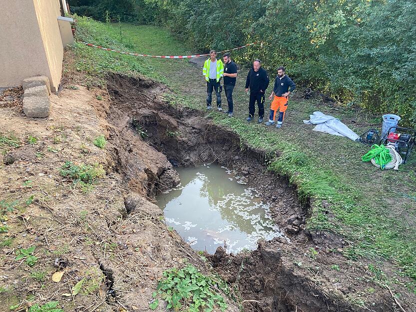 Die Schadensstelle liegt an einer Wiese direkt neben dem Weingut Schönbrunn.