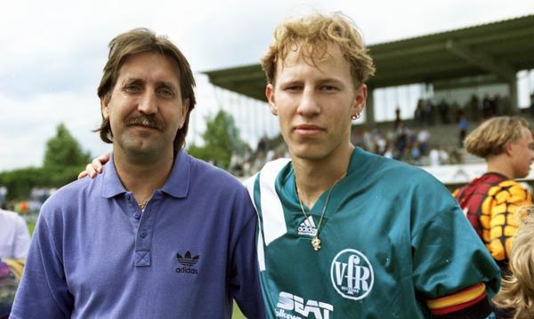 07.07.1996: Trainer Otto Frey und sein Kapitän Tobias Schwarz nach dem DFB-Pokal Halbfinalsieg gegen 1860 München. 07.07.1996: Trainer Otto Frey und sein Kapitän Tobias Schwarz nach dem DFB-Pokal Halbfinalsieg gegen 1860 München.