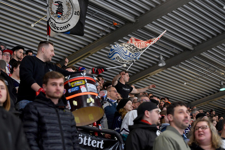Auf den Rängen ist einiges los, das Playoff-Fieber hat Heilbronn ereilt. Auf den Rängen ist einiges los, das Playoff-Fieber hat Heilbronn ereilt.