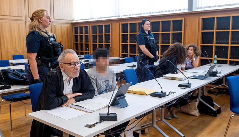 Im November vergangenen Jahres haben zwei junge Männer zwei minderjährigen Mädchen Drogen angeboten. Einer der beiden hat eine 13-Jährige sexuell missbraucht, der andere eine 15-Jährige vergewaltigt. Dafür wurden sie verurteilt.