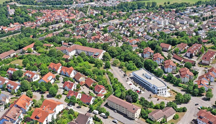 F&uuml;r das Gebiet "Hahnen&auml;cker" um das ehemalige Krankenhaus und das neue Gesundheitszentrum wurde der Bebauungsplan ge&auml;ndert.
Foto: Rudolf Landauer