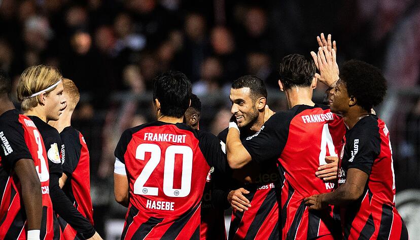 Die Eintracht ist durch einen Sieg bei Viktoria Köln ins Achtelfinale eingezogen. Die Eintracht ist durch einen Sieg bei Viktoria Köln ins Achtelfinale eingezogen.