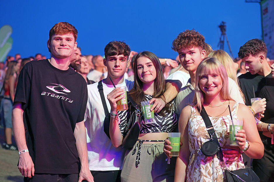 Nach Revolverheld am Freitag, waren am Samstag die Band Juli und der Sänger Kelvin Jones zu Gast. Nach Revolverheld am Freitag, waren am Samstag die Band Juli und der Sänger Kelvin Jones zu Gast.