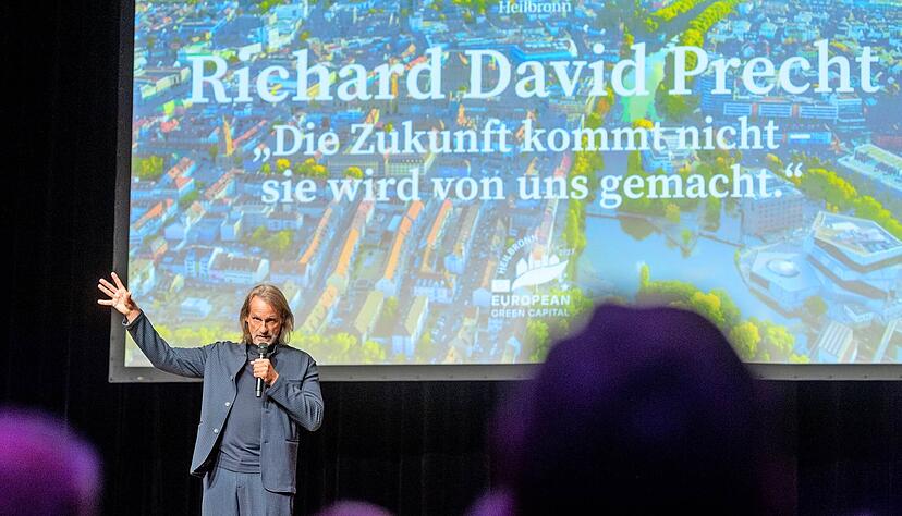 Der Philosoph und Bestsellerautor Richard David Precht mahnte zu einem neuen gesellschaftlichen Umgang mit Wandel und Unsicherheit. Der Philosoph und Bestsellerautor Richard David Precht mahnte zu einem neuen gesellschaftlichen Umgang mit Wandel und Unsicherheit.