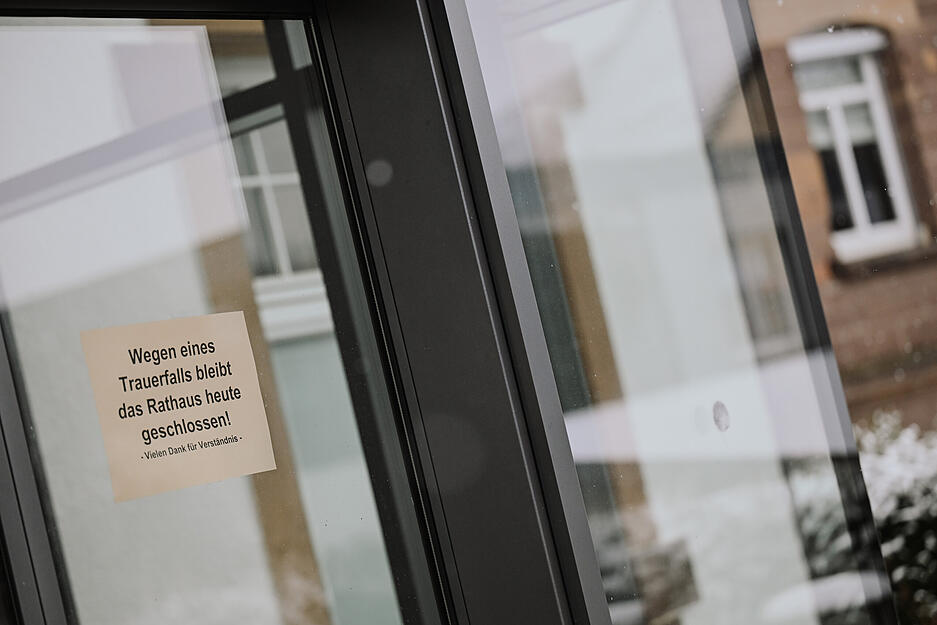 Nach dem Tod von Bürgermeister Christian Mauch fand in Gerabronn ein stilles Gedenken statt. Nach dem Tod von Bürgermeister Christian Mauch fand in Gerabronn ein stilles Gedenken statt.