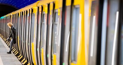 Nach dem Erfolg des bundesweiten 9-Euro-Tickets soll ein 49-Euro-Ticket als Nachfolger kommen.