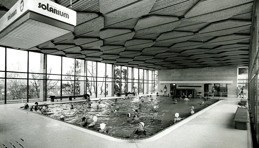 Zusammengestellt von Archiv und Dokumentation der Heilbronner Stimme 
1978: Blick in das Sole-Hallenbad im Bad Rappenau.