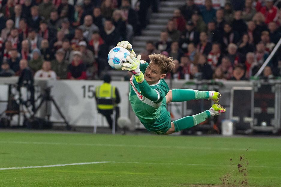 Alexander Nübel: Zweimal stark gegen Openda nach einer Viertelstunde. Immer wieder stark im Eins-gegen-Eins und auf die Schüsse aus der Distanz. Note: 2
