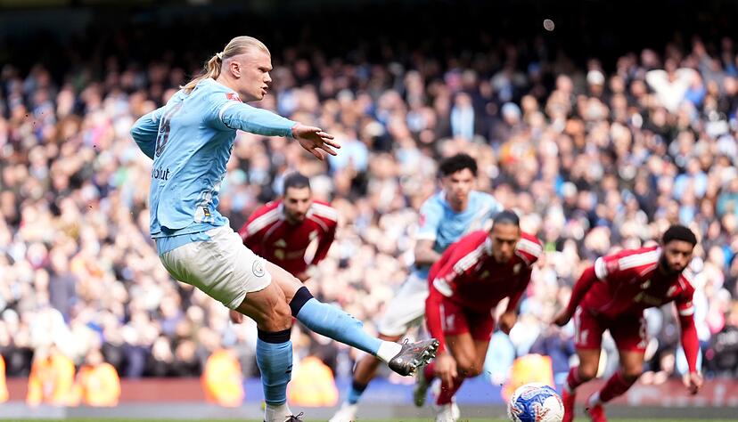 Trifft vom Elfmeterpunkt: Erling Haaland. Trifft vom Elfmeterpunkt: Erling Haaland.