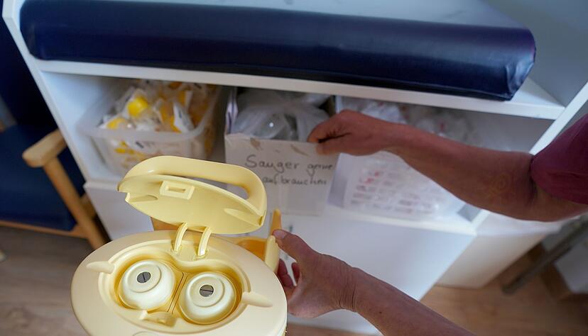 Pumpzubeh&ouml;r und Beh&auml;lter der Milchpumpe zum Auffangen der Milch sollten immer sauber gesp&uuml;lt bereitstehen.