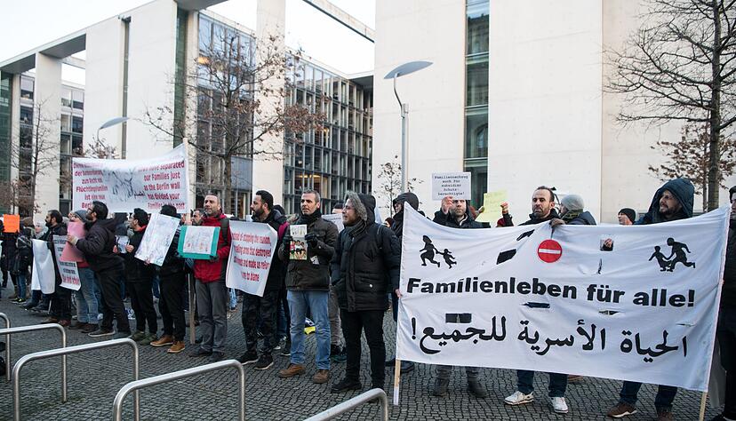 Die Frage, ob und in welchem Umfang auch Menschen mit subsidi&auml;rem Schutz ihre Angeh&ouml;rigen zu sich nach Deutschland holen d&uuml;rfen, besch&auml;ftigt die Politik seit Jahren. (Archivbild)