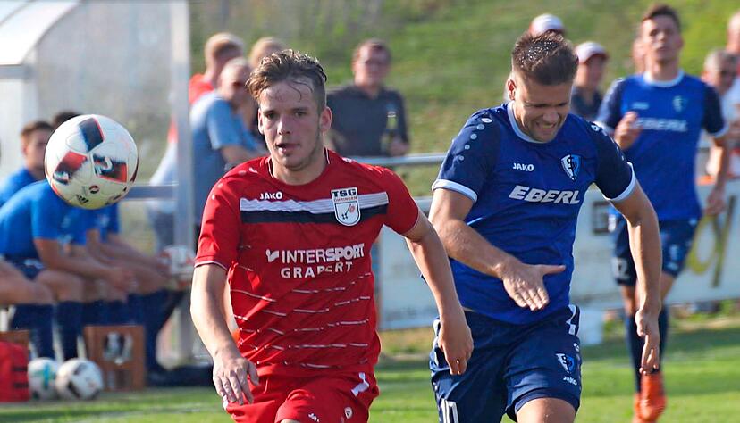 F&uuml;r Nico B&auml;uerle (links) und die TSG &Ouml;hringen steht nach dem Abstieg aus der Verbandsliga der Landesliga-Klassenerhalt im Vordergrund.
Foto: Marc Schmerbeck