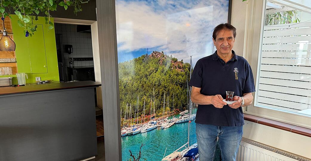 In Ajlan Sahins neuer Caf&eacute;-Lounge Marmaris sorgt beispielsweise eine Abbildung der gleichnamigen t&uuml;rkischen Mittelmeerstadt f&uuml;r entspannte Urlaubsstimmung.