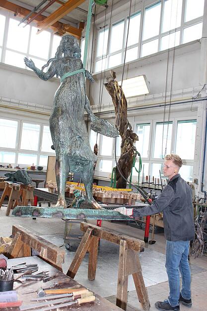 Die Käthchen-Statue in der Abteilung der Ziseleure. Die Kunstgießerei Strassacker ist europaweit führend in ihrem Metier, hat tausende Jahre alte und modernste Verfahren in 3-D-Technik im Repertoire.
Fotos: Helmut Buchholz