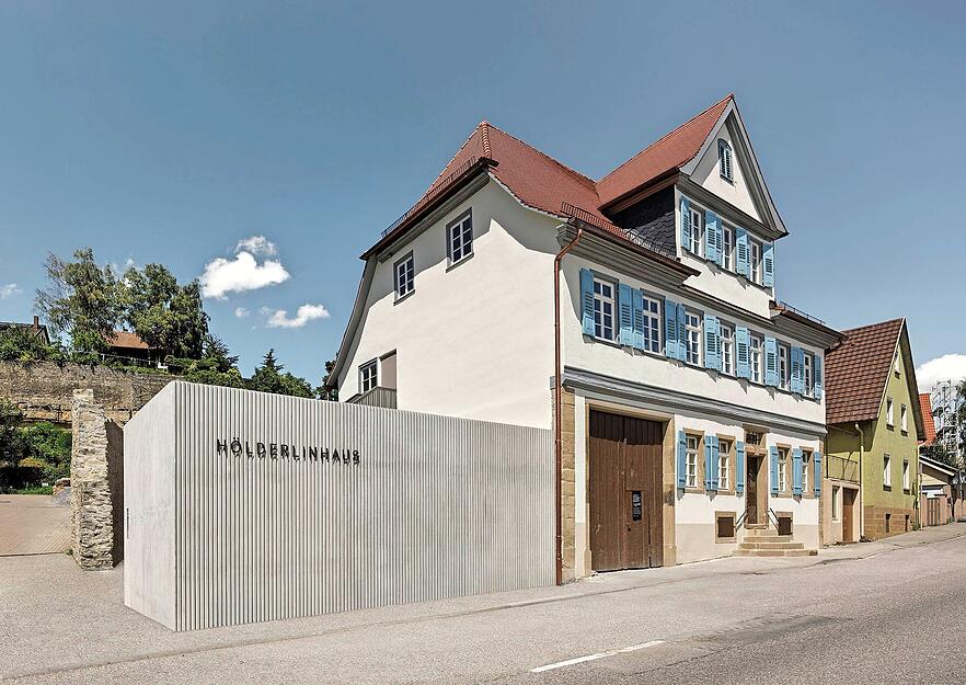Beispielhaftes Sanieren und Bauen im Bestand: Das Hölderlinhaus in Lauffen berücksichtigt den Denkmalschutz, bewahrt den historischen Charakter und macht Neues sichtbar. Beispielhaftes Sanieren und Bauen im Bestand: Das Hölderlinhaus in Lauffen berücksichtigt den Denkmalschutz, bewahrt den historischen Charakter und macht Neues sichtbar.