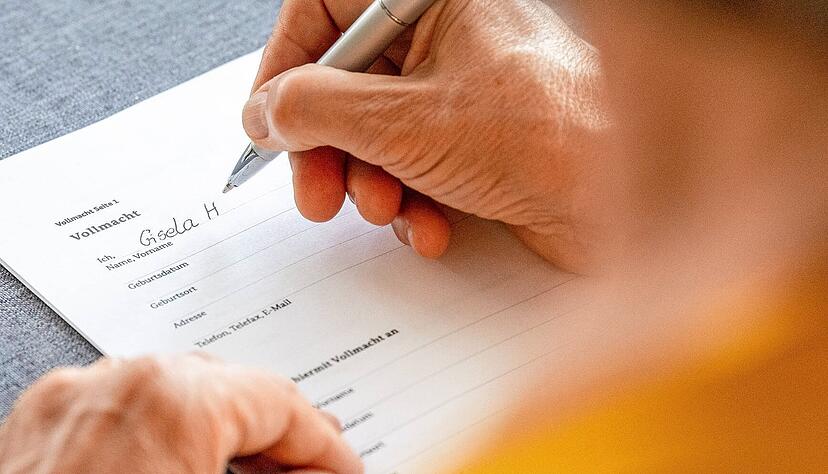 Der Betreuungsverein berät auch Bevollmächtigte, die zuvor auf privatrechtlichem Weg per Vorsorgevollmacht, Betreuungsverfügung oder Patientenverfügung bestimmt worden sind. Vereinsbetreuer übernehmen den Job in anderen Fällen. Der Betreuungsverein berät auch Bevollmächtigte, die zuvor auf privatrechtlichem Weg per Vorsorgevollmacht, Betreuungsverfügung oder Patientenverfügung bestimmt worden sind. Vereinsbetreuer übernehmen den Job in anderen Fällen.