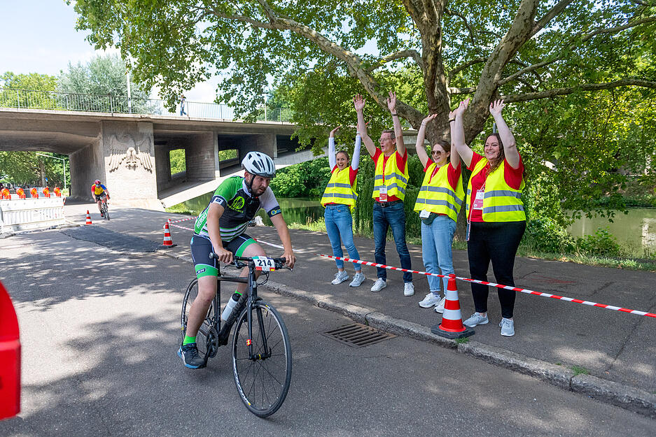 Die Landesspiele der Special Olympics sind bis Samstag zu Gast in Heilbronn und Neckarsulm. 1100 Athleten mit geistiger und mehrfacher Beeinträchtigung messen sich an 14 Orten in den beiden Städten in 17 verschiedenen Sportarten. Die Landesspiele der Special Olympics sind bis Samstag zu Gast in Heilbronn und Neckarsulm. 1100 Athleten mit geistiger und mehrfacher Beeinträchtigung messen sich an 14 Orten in den beiden Städten in 17 verschiedenen Sportarten.