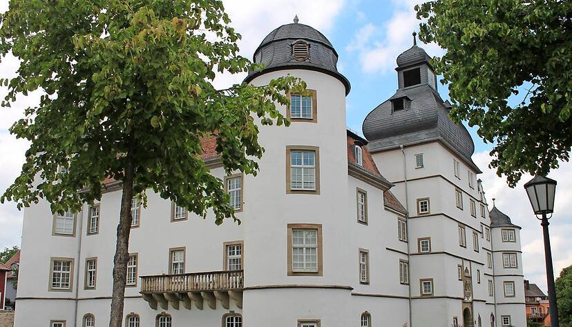 Das ehemalige Wasserschloss mit Marstallgebäude und Pferdebrunnen in der Ortsmitte liefert die idyllische Kulisse für die sechste Auflage der Veranstaltung.
Foto: Archiv/Hachenberg Das ehemalige Wasserschloss mit Marstallgebäude und Pferdebrunnen in der Ortsmitte liefert die idyllische Kulisse für die sechste Auflage der Veranstaltung.
Foto: Archiv/Hachenberg