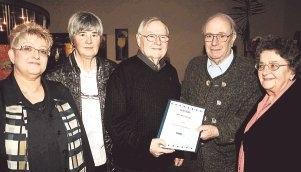 Geehrte Mitglieder: Vorsitzende Hannelore Plume (von links), Heidemarie Knittel, Kurt Sch&uuml;rger, Kreisvorsitzender G&uuml;nter Erlewein und Gertrud Uhlich.Foto: Kn&ouml;dler