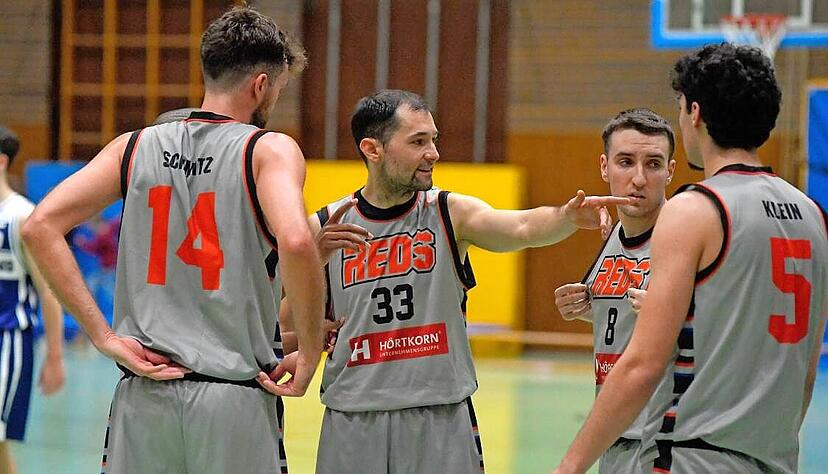 Wie machen wir&rsquo;s? Simon Schmitz, Vedran Milicevic, Arnau L&oacute;pez und Tim Klein (von links) ben&ouml;tigen ihre Top-Spiel-Form auch gegen die &bdquo;Kleinen&ldquo;.