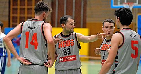 Wie machen wir&rsquo;s? Simon Schmitz, Vedran Milicevic, Arnau L&oacute;pez und Tim Klein (von links) ben&ouml;tigen ihre Top-Spiel-Form auch gegen die &bdquo;Kleinen&ldquo;.