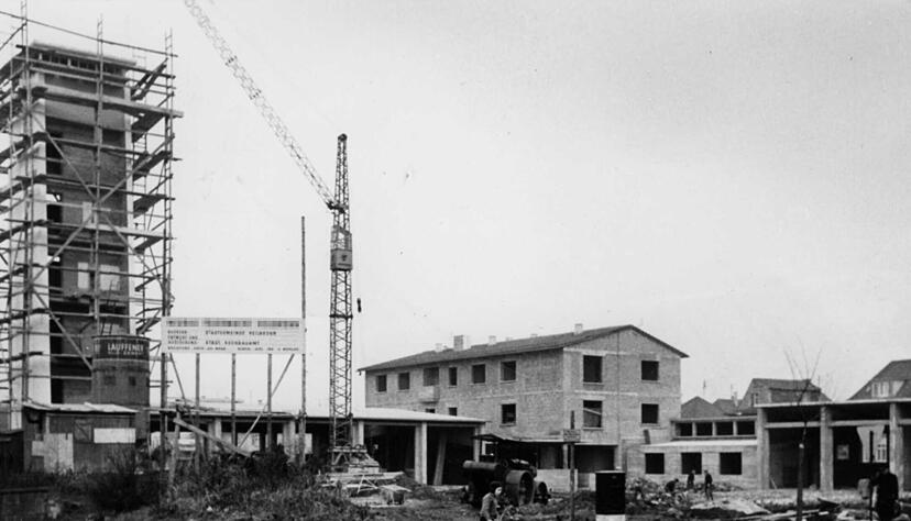Nach mehr als 60 Jahren in der Beethovenstra&szlig;e muss die Stadt einen Standort f&uuml;r die Berufsfeuerwehr finden. Das Foto zeigt das Richtfest Ende der 1950er Jahre.