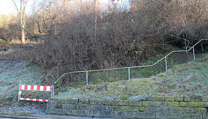 Seit Mitte Dezember 2021 ist der Katzenbuckelweg von der B39 zu den Hundsg&auml;rten und der L&ouml;wensteiner Kernstadt gesperrt.
Foto: Gustav D&ouml;ttling