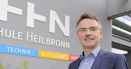 In Heilbronn arbeitet er, in Obersulm ist er zu Hause. Der Breitenauer See ist auch für ihn ein beliebter Ort: Professor Roland Alter.
Foto: Archiv/Mugler
