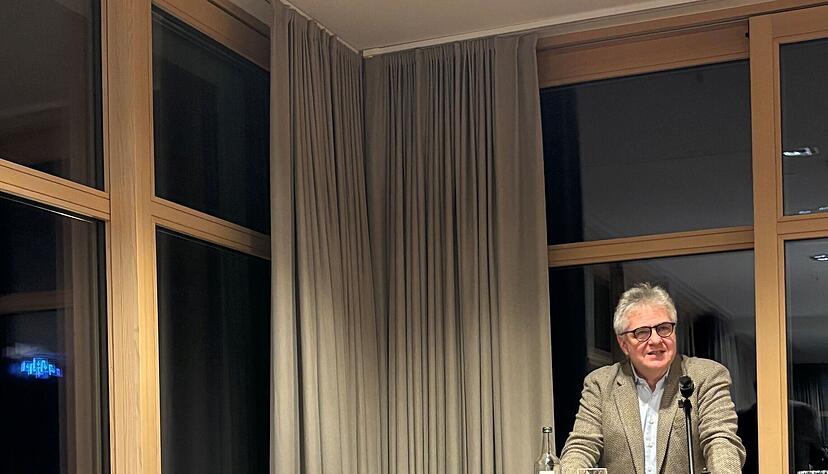 Professor Ludwig Theodor Heuss bei einem Vortrag im Parkhotel in Heilbronn. Professor Ludwig Theodor Heuss bei einem Vortrag im Parkhotel in Heilbronn.