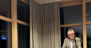 Professor Ludwig Theodor Heuss bei einem Vortrag im Parkhotel in Heilbronn.