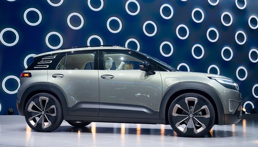 Der ID.Cross soll als kleines elektrisches SUV mit gut 400 Kilometern Reichweite die Städte erobern. Der ID.Cross soll als kleines elektrisches SUV mit gut 400 Kilometern Reichweite die Städte erobern.