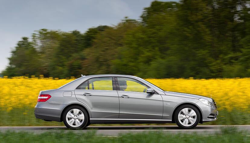 Hallo, Taxi! Nein, das ist nicht gemein, denn &uuml;ber Jahrzehnte pr&auml;gte die Mercedes-Mittelklasse die deutsche Taxi-Szene. Was aber m&uuml;ssen private K&auml;ufer bei der gebrauchten E-Klasse wissen?